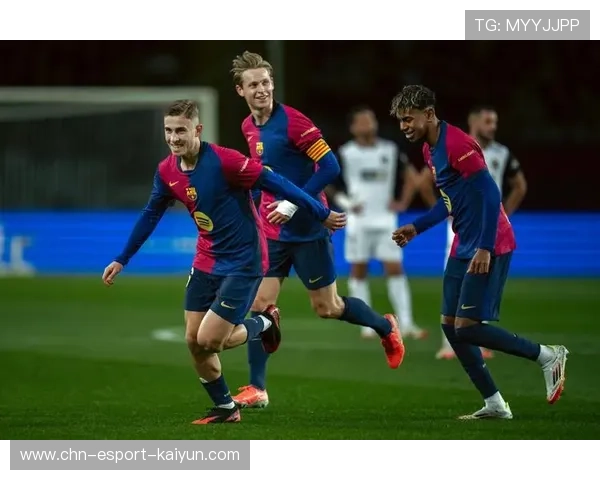 巴塞罗那禁区前沿，亚马尔完成射门