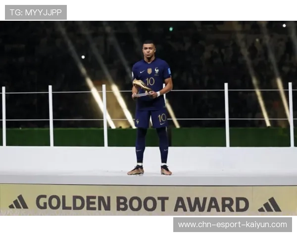 姆巴佩世界杯舞台大爆发，法国锋线目标金靴